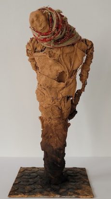 Sculpture "Peul" argile, tissus , style ethnique, singulier